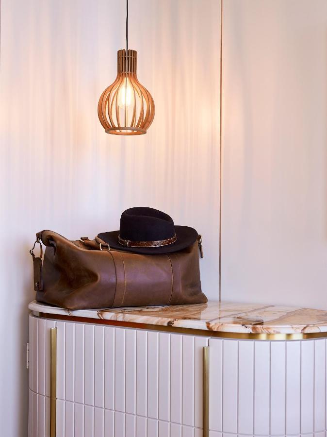 מלון ניוקסטל Crystalbrook Kingsley מראה חיצוני תמונה A leather duffle bag